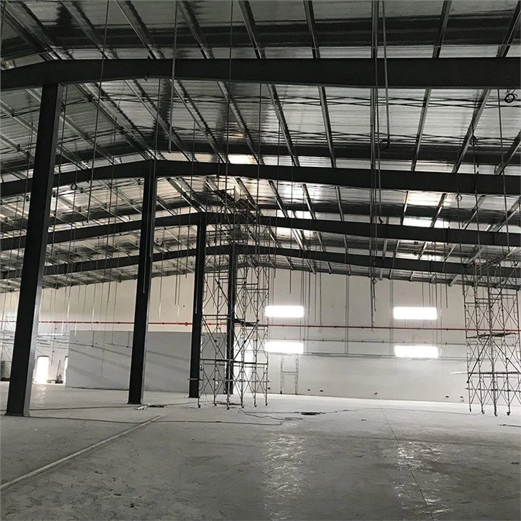 Steel warehouse with ventilator
