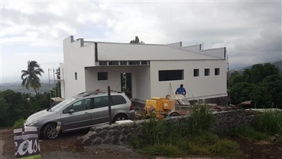Dhá-Scéal Dearadh Bailtín Cruach Éadrom Do Chliaint Oileán Réunion